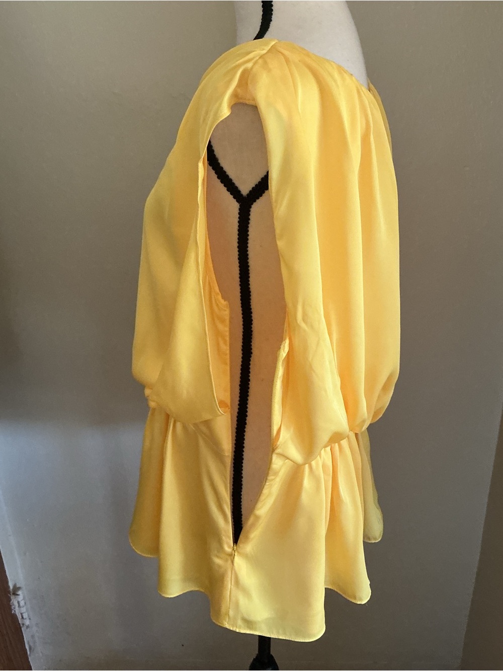 Ali Ro Size 12 Yellow Sleeveless Blouson Top Lined Side Zip Peplum Blouse - Picture 9 of 9